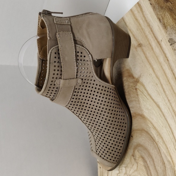 Earth Taupe Leather Open Toe Lazer Cut Pattern Booties, Size 7.5B - Picture 5 of 9